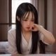 读者用户暮色头像，侧脸女性，暖色调室内